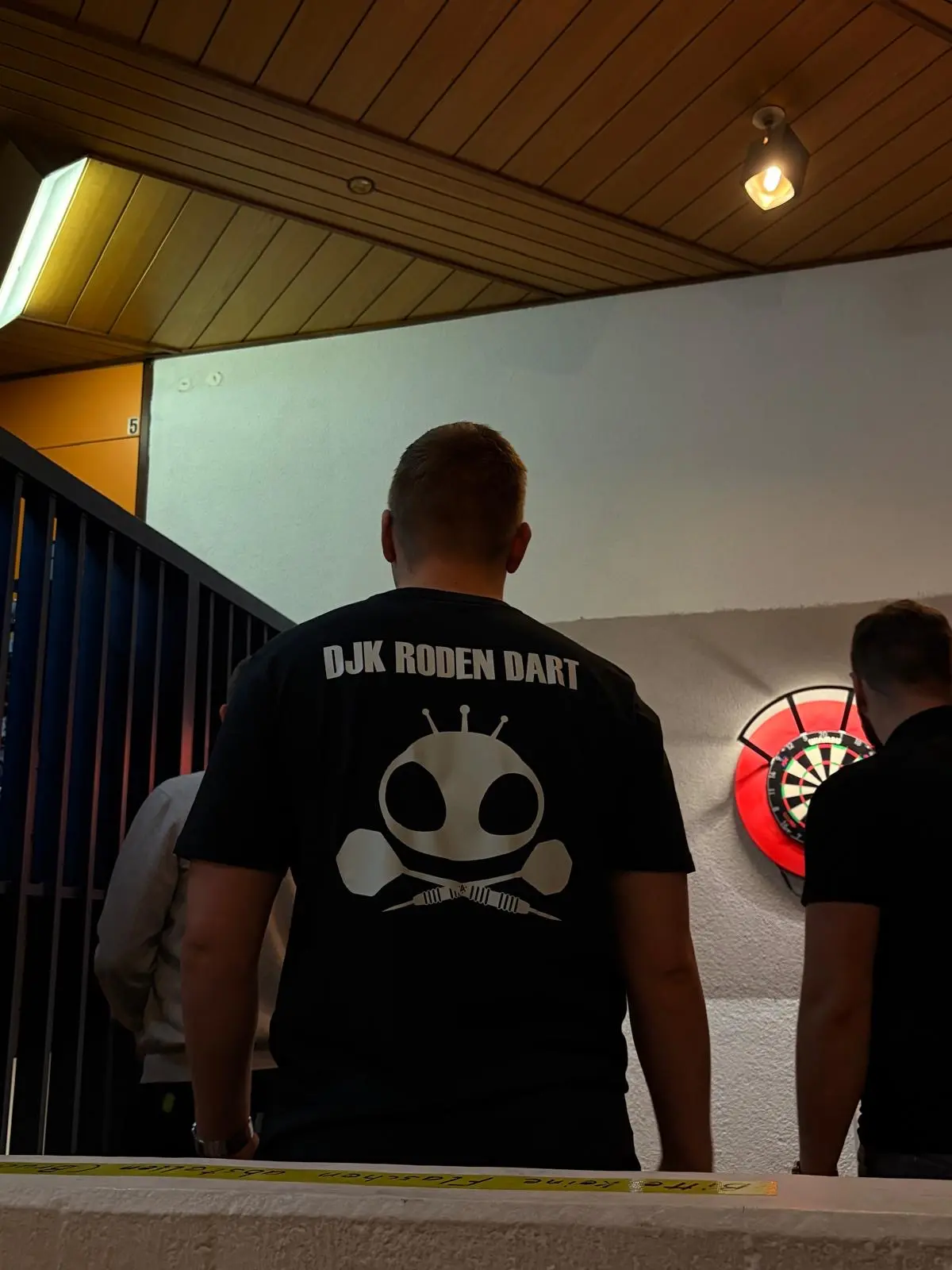 Spieler in den Vereinsfarben der DJK Roden Dart